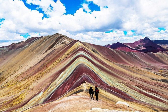 trek-through-the-mountain-of-colors-vincunca-cusco