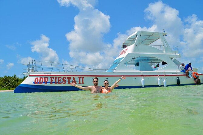 tropical-experience-boat-party-with-snorkeling-and-natural-pool