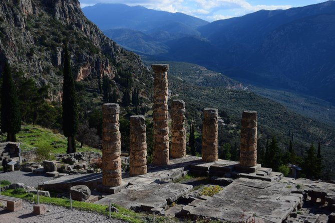 two-day-trip-from-athens-to-delphi-and-meteora