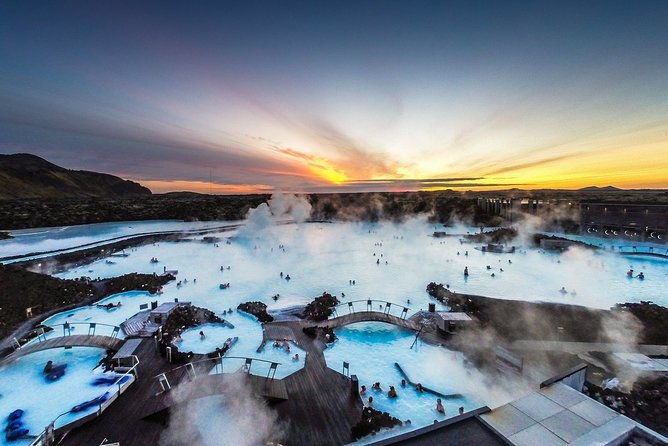 unique-bathing-in-an-icelandic-hot-springs-at-the-blue-lagoon-2