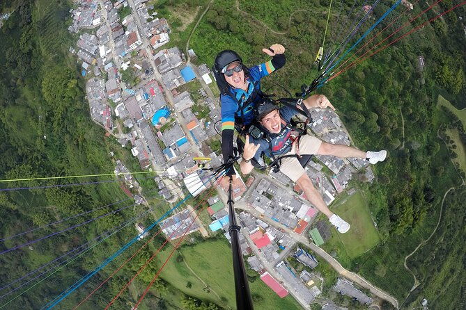 unique-experience-flying-paragliding