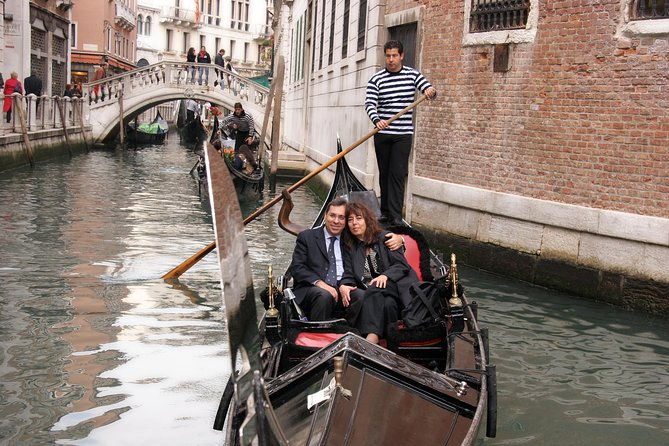 venice-romantic-private-gondola-ride-on-grand-canal