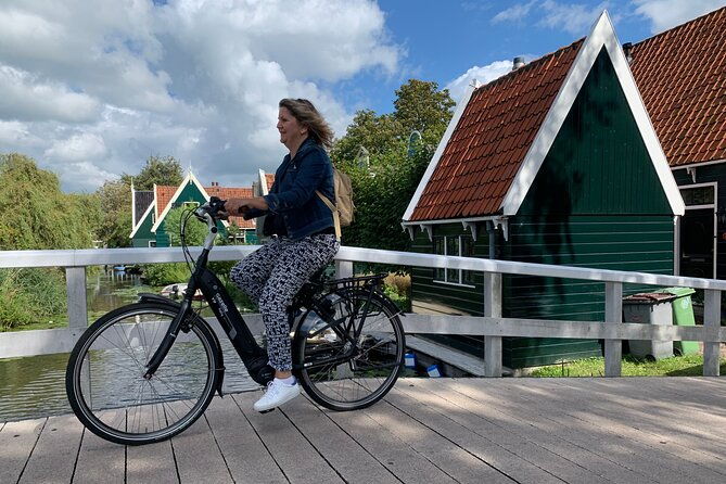 visit-amsterdam-countryside-with-windmills-by-bike-2