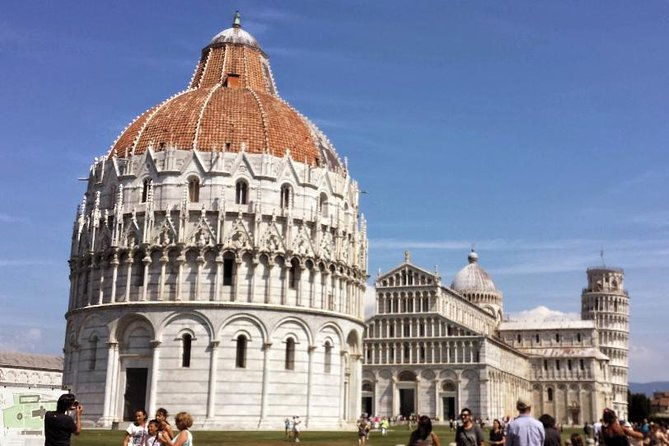 visit-with-an-authorized-guide-the-plaza-de-la-catedral-and-all-its-monuments