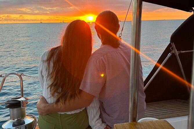 waikiki-private-day-tour-and-sunset-sail-for-couples