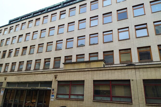 wars-and-totality-private-walking-tour-in-prague