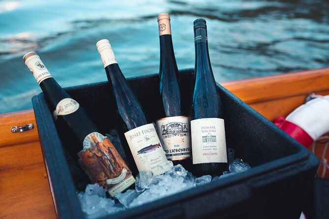 wine-tasting-on-traditional-wooden-boats-in-wachau-valley