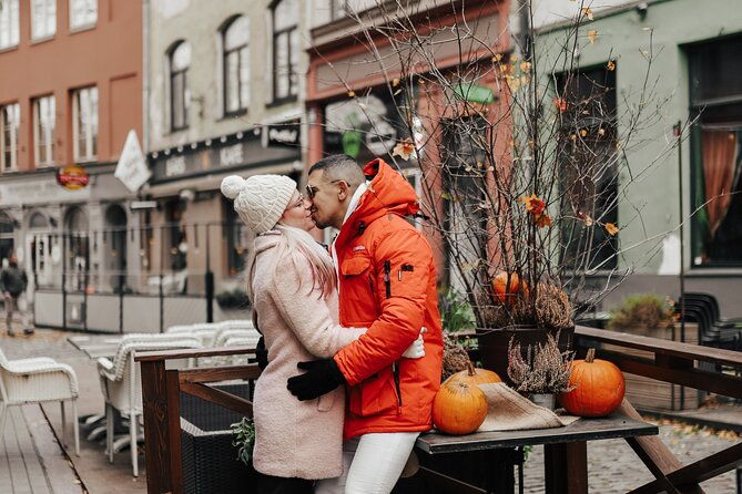 1h-private-photoshoot-in-old-town-of-riga