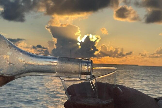 2-hour-sunset-sailing-with-wine-in-stock-island
