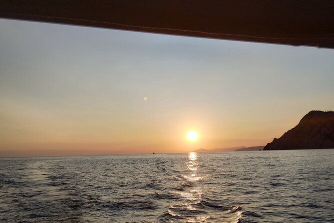 2-hr-shared-cinque-terre-sunset-cruise-with-swim-stop-wine-inc