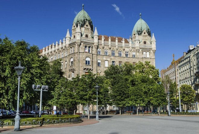 20-dog-statues-in-budapest-a-unique-tour
