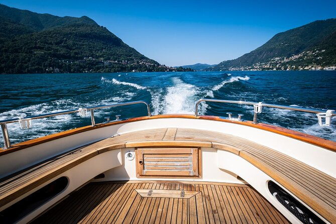 1h-private-cruise-on-a-beautiful-wooden-speedboat-on-lake-como-2
