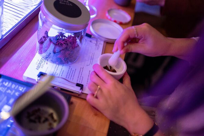 2-hour-gin-school-experience-in-aberdeen-3