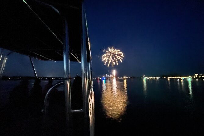 2-hour-hilton-head-boat-rental-with-vip-fireworks-viewing