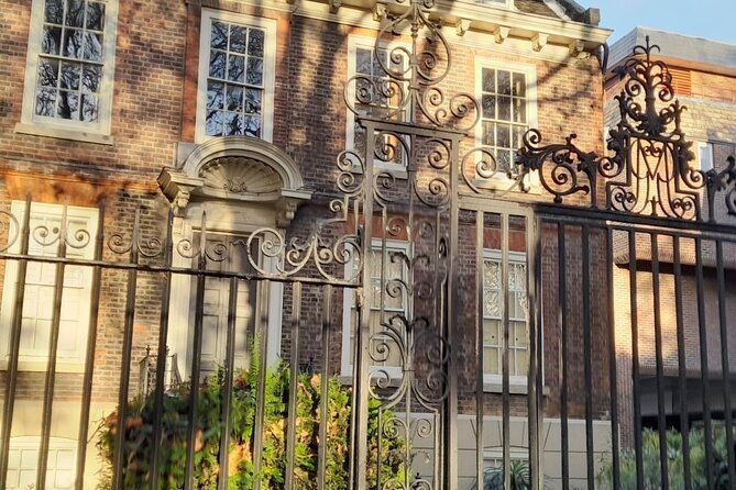 2-hour-walking-tour-women-of-whitechapel-2
