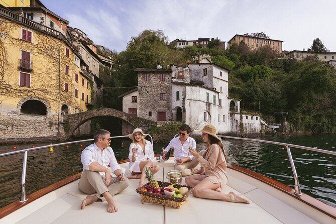 2-hours-private-boat-tour-in-the-best-area-of-como-lake