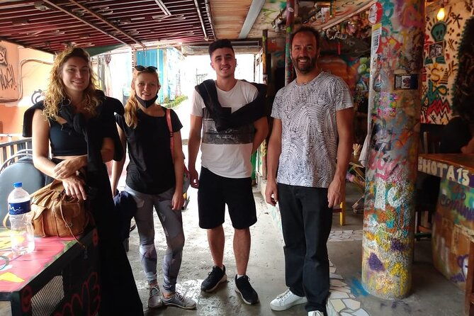 2-hours-street-art-walking-tour-in-medellin-comuna-13