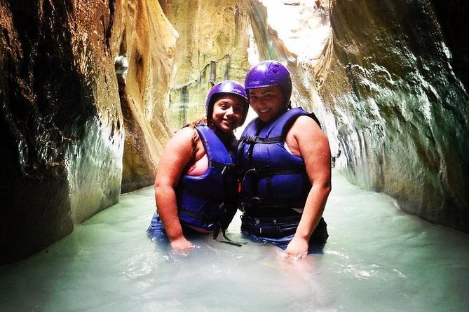 27-waterfalls-with-locals-expert-guides-from-damajagua-entrance