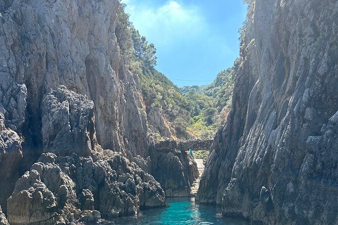 3-hour-private-boat-tour-on-the-island-of-capri