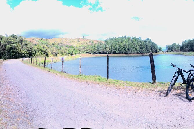 3-hour-private-tour-to-la-estrella-lake-from-boquete-on-e-bike