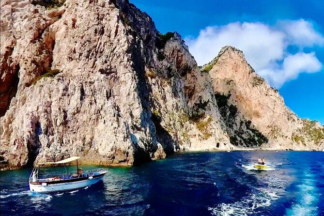 3-hours-comfortable-capri-private-tour-by-boat