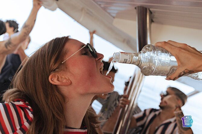 3-hours-on-the-craziest-boat-party-in-malaga-2