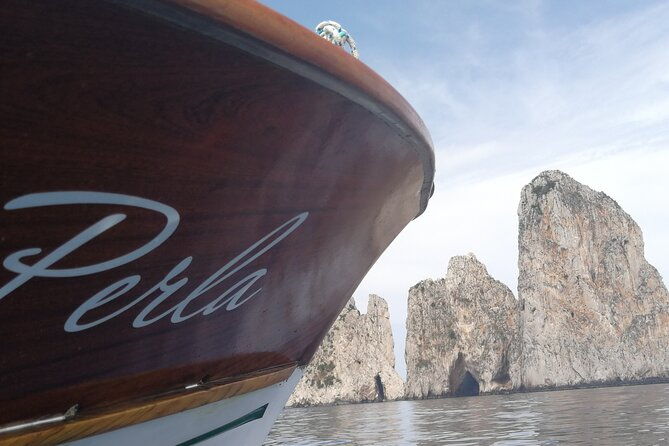 3-hours-tour-of-capri-with-traditional-gozzo