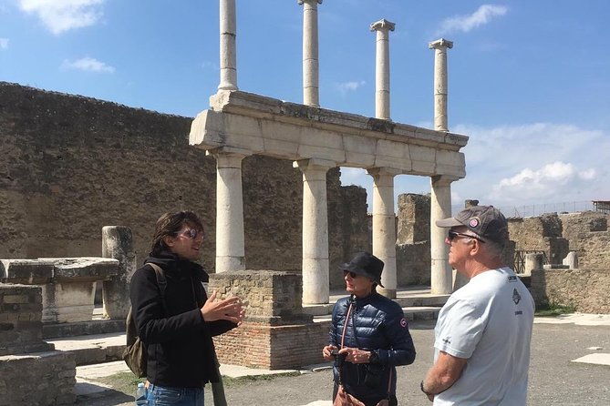 3-hours-walking-tour-in-pompeii-with-an-archaeologist-3
