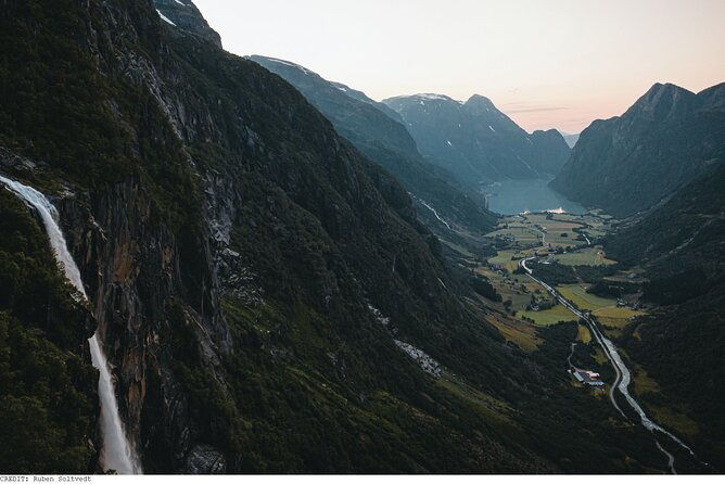 4-hour-briksdal-glacier-tour-in-briksdalsbreen-oldedalen