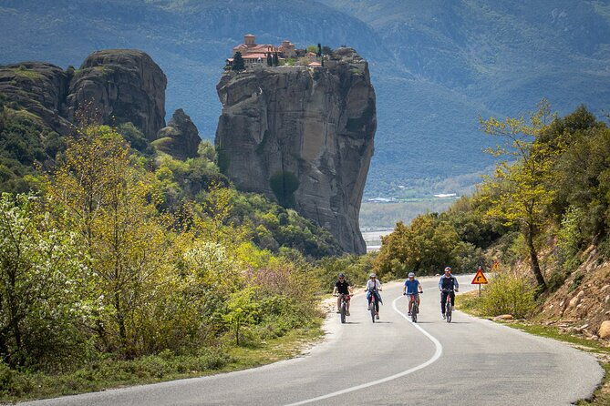 4-hour-tour-morning-highlights-of-meteora-on-e-bike-2