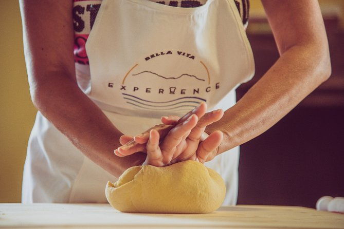 abruzzo-traditional-pasta-making-with-85y-old-local-grandma