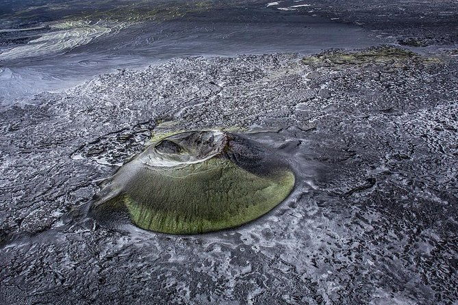 airplane-sightseeing-flight-over-laki-craters-and-highland