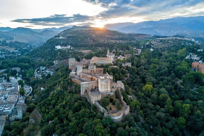 alhambra-generalife-albaicin-sacromonte-skip-the-line-private-tour