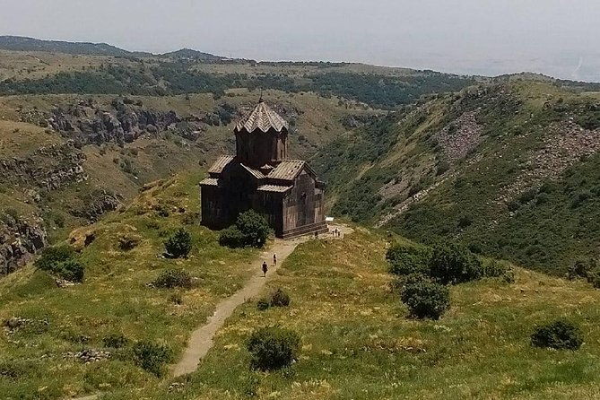 amberd-saghmosavank-armenian-alphabet-monument