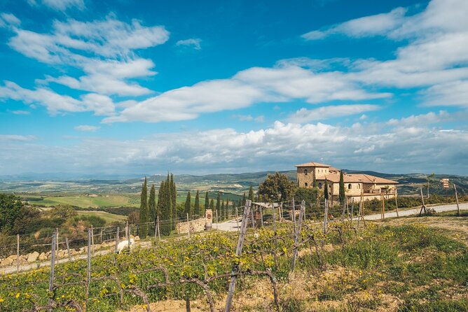 aperitif-on-the-terrace-of-podere-montale-at-sunset-2