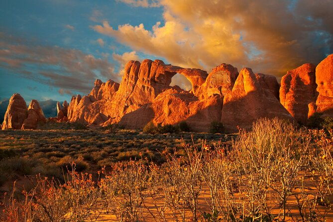 arches-national-park-hike-challenge-tackle-devils-garden-7m-loop-2