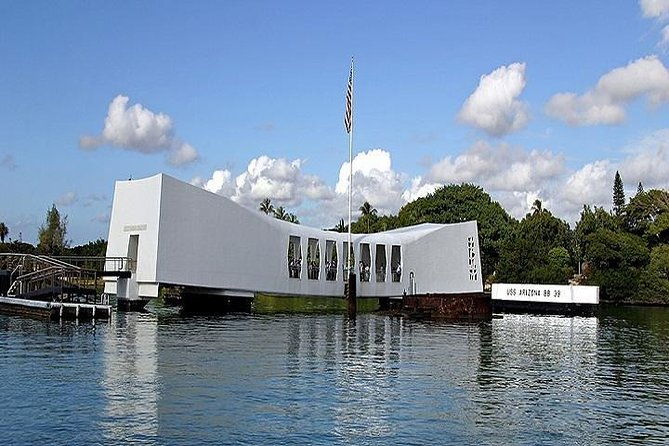 arizona-memorial-pearl-harbor-honolulu-city-tour-from-kona