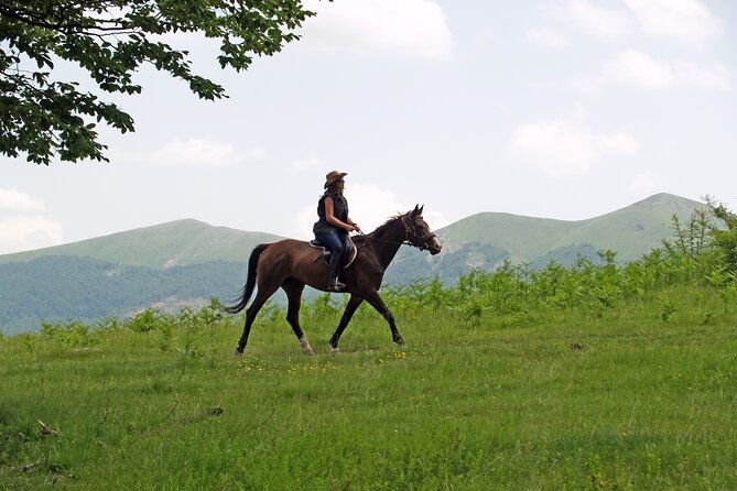 balkan-horse-riding-glozhene-monastery-ride