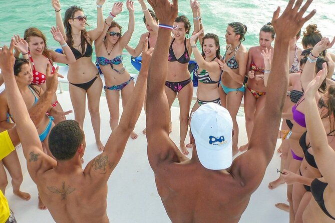 bavaro-catamaran-sail-snorkel-party-with-drinks-and-snacks