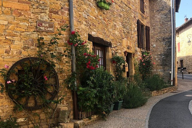 beaujolais-perouges-wine-food-tasting-private-tour-from-lyon