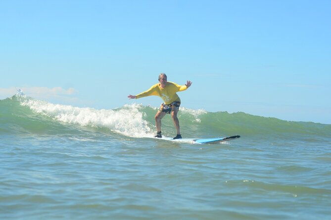 beginner-group-surf-lesson-on-maui-south-shore
