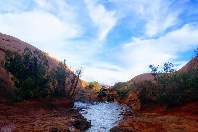best-hells-revenge-u-drive-4x4-tour-in-moab-dinosaur-tracks
