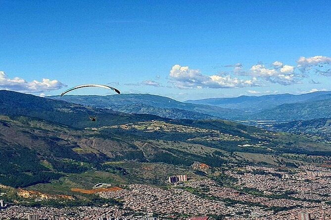 best-paragliding-experience-in-medellin