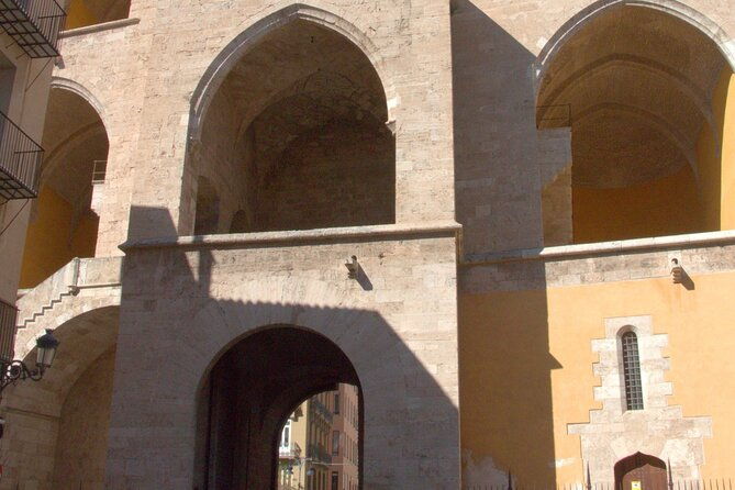 between-two-gates-a-self-guided-audio-tour-in-valencia-2