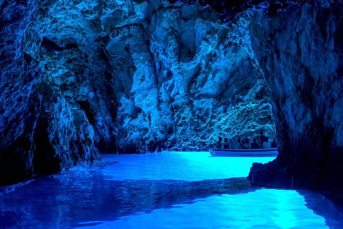 blue-cave-hvar-vis-and-pakleni-islands-group-speedboat-tour