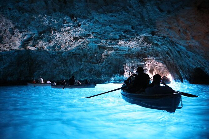 blue-grotto-and-capri-by-private-boat-tour