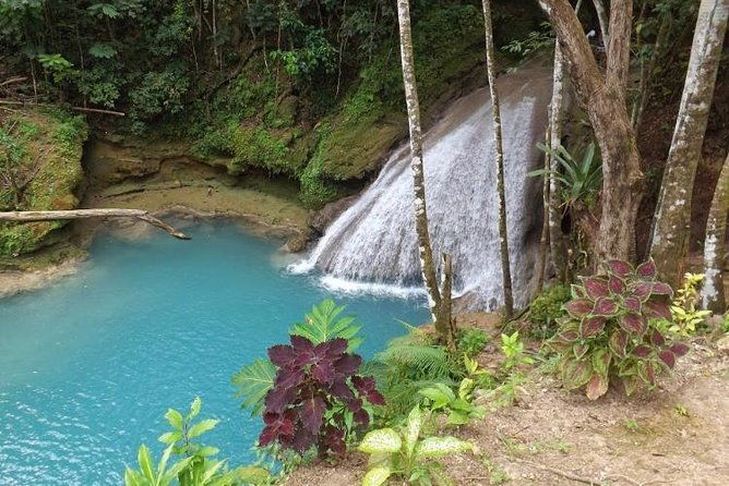 blue-hole-and-konoko-falls-park-private-tour