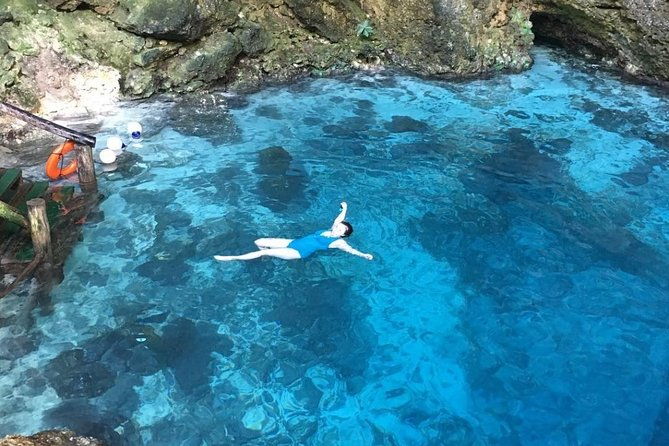 blue-hole-mineral-spring-private-tour-with-ricks-cafe