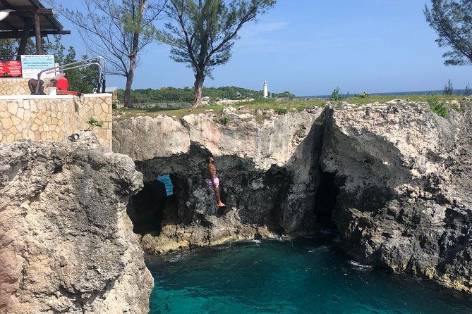 blue-hole-mineral-springs-ricks-cafe-and-shopping-combo-tour