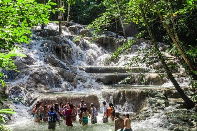 blue-hole-secret-falls-and-dunns-river-falls-private-tour